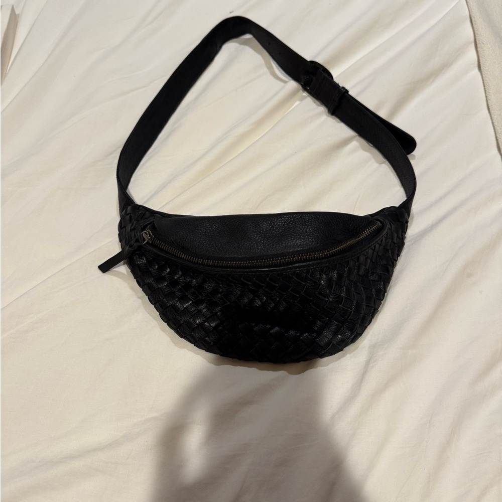 Chic Black Quilted Mini Bag with Zipper Closure